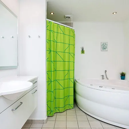 6 Person In Lokken-by Traum